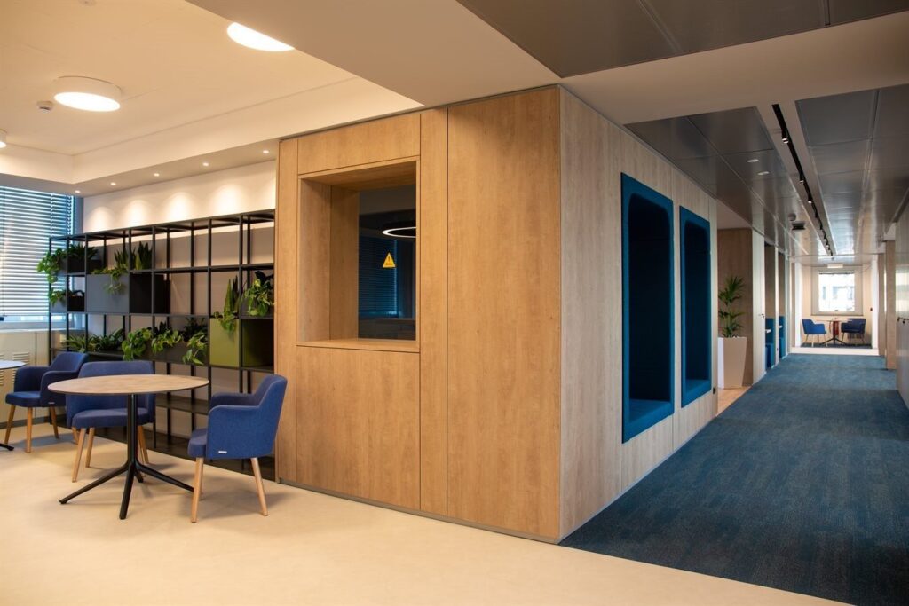 espacios colaborativos oficina modulos madera azul jpg